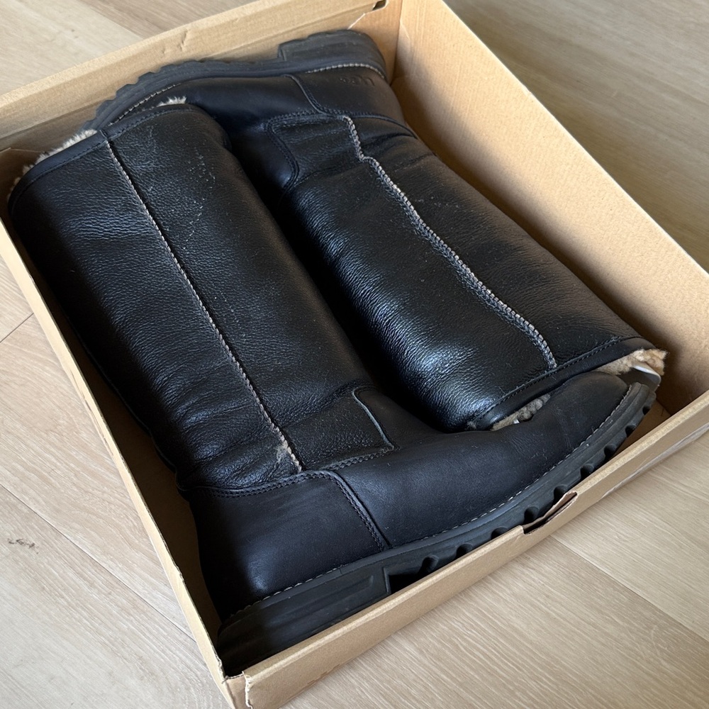 UGG Brooks Tall 5490 Black Leather Shearling Boots Size 9 - Picture 11 of 13